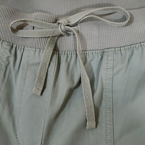 Talbots Green Button Cuff Pull On Capri Pant Size 10 - Picture 3 of 7
